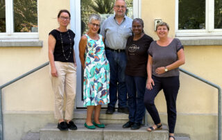 Dr. med. Jutta Dick, Marcel Dutt und Regina Ngobi-Dutt von der hausärztlichen Gemeinschaftspraxis in Wallerfangen zusammen mit Natalie Hirschauer und Frau Anette Fritz, Geschäftsführerinnen des MVZ.